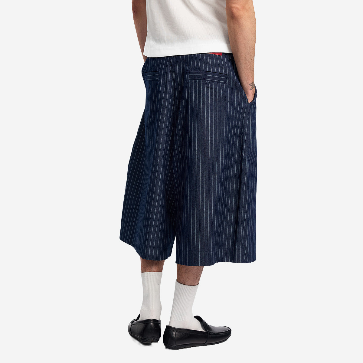 CLASSIC STRIPE DENIM PLEATED SHORTS