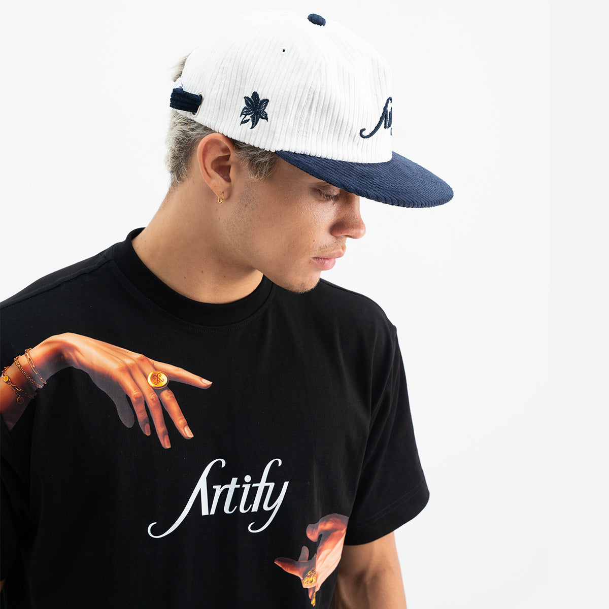 REGEN 'ART ON HANDS' TEE BLACK