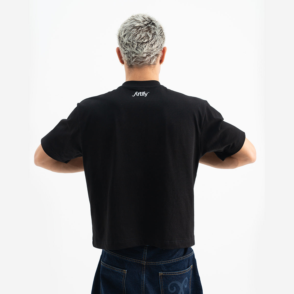 REGEN 'ART ON HANDS' TEE BLACK