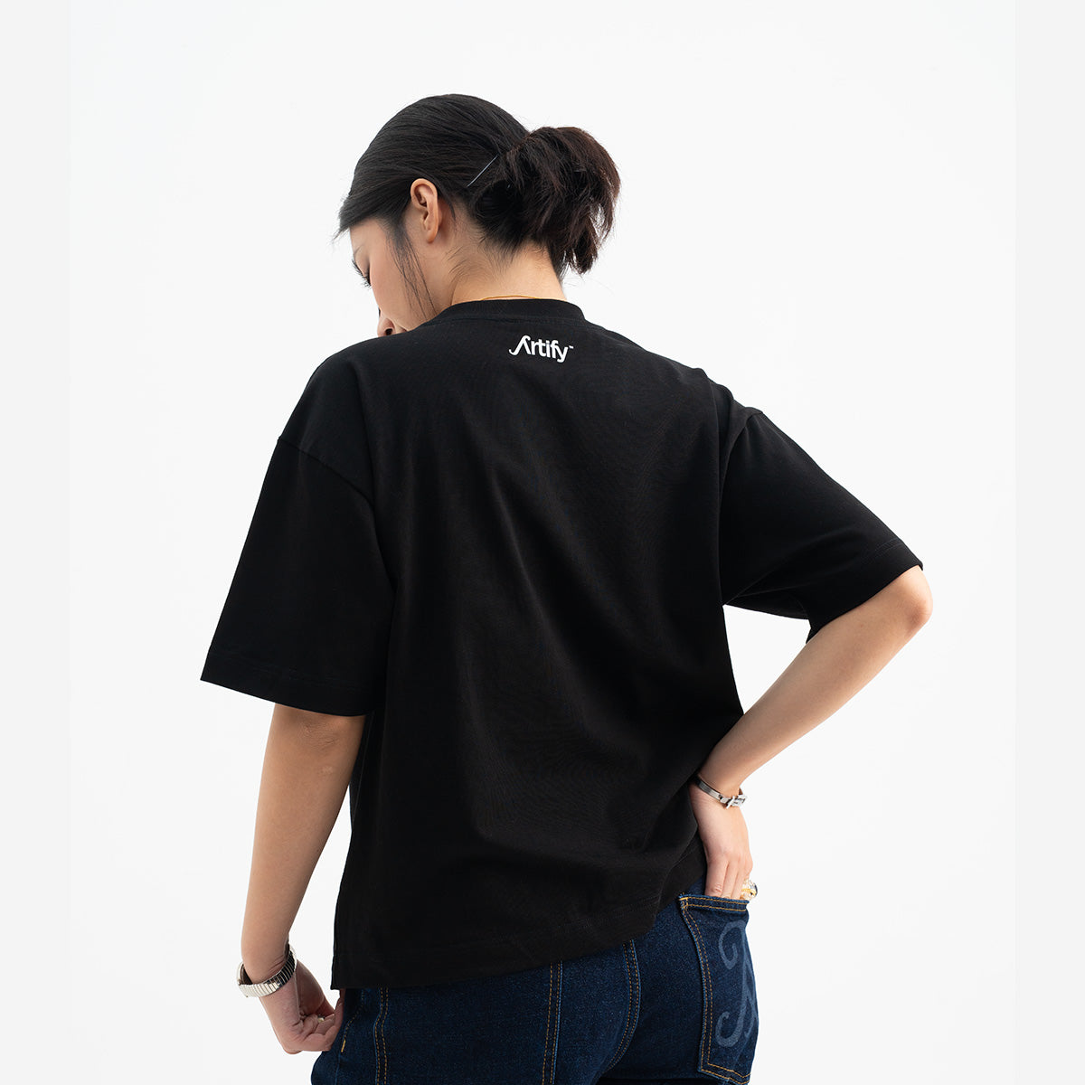 REGEN 'ART ON HANDS' TEE BLACK